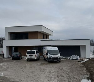 Inštalácia zahnutej koľajnice v kastlíku s oblukom